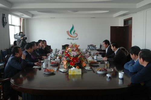 瓜州縣、金塔縣領(lǐng)導(dǎo)來(lái)公司慰問(wèn)