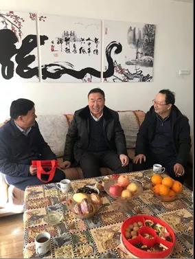 敦煌種業(yè)領(lǐng)導(dǎo)看望慰問公司老干部、老黨員及困難黨員職工