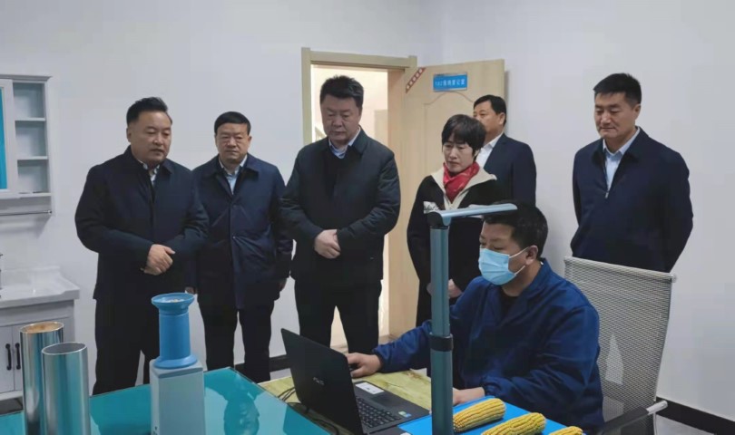 酒泉市政府黨組成員、副市長哈里別克來敦煌種業(yè)調(diào)研指導(dǎo)工作